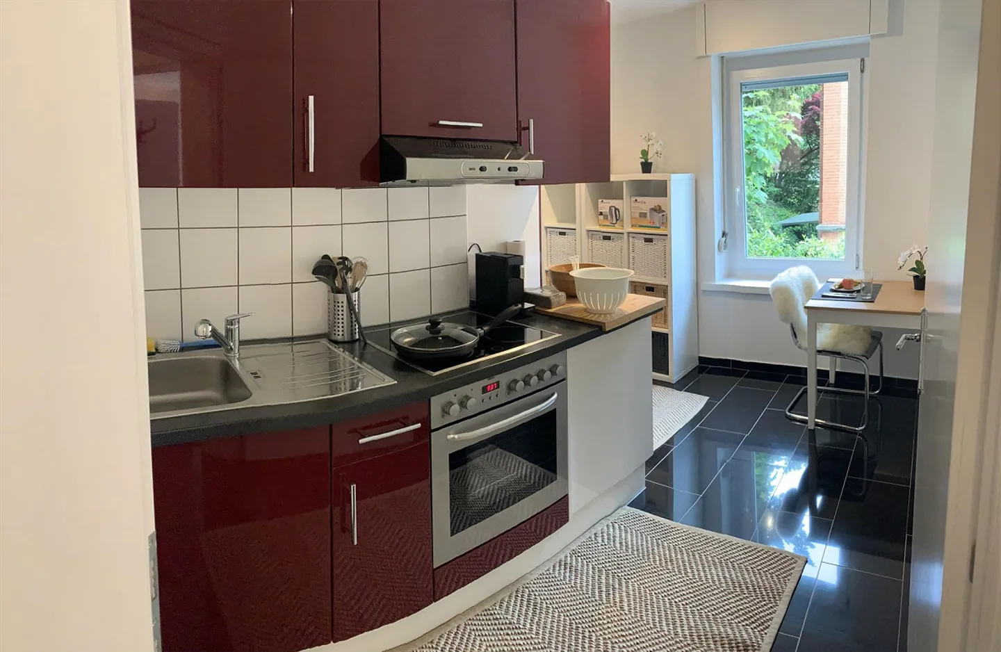 Idéalement situé : rapidement en ville, au calme à la maison. - Photo 3 sur 8