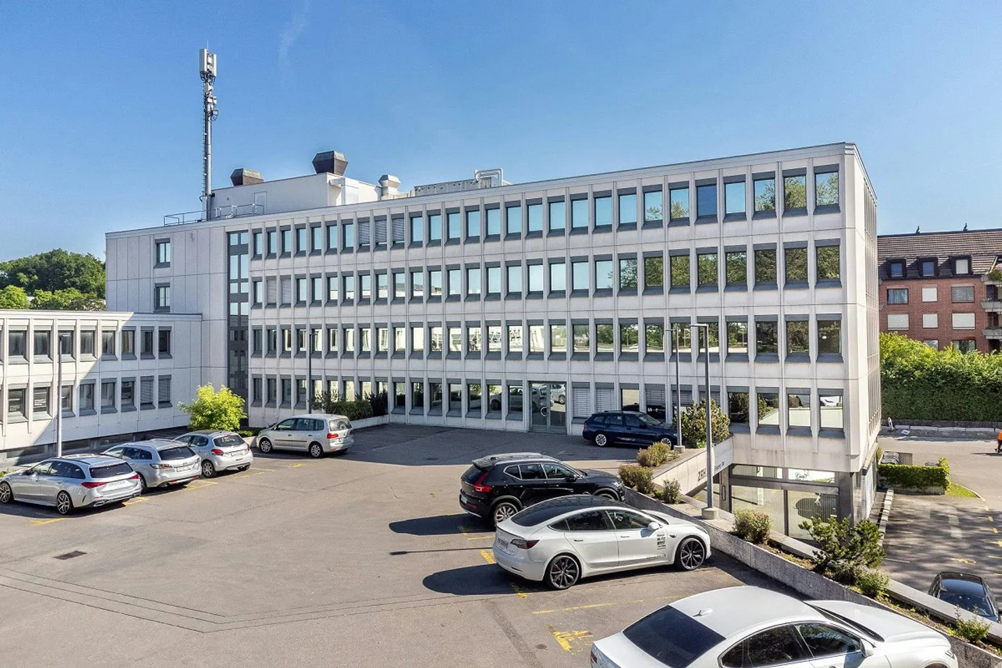 Ready-to-move-in, high-quality office spaces near the airport! - Photo 3 of 13