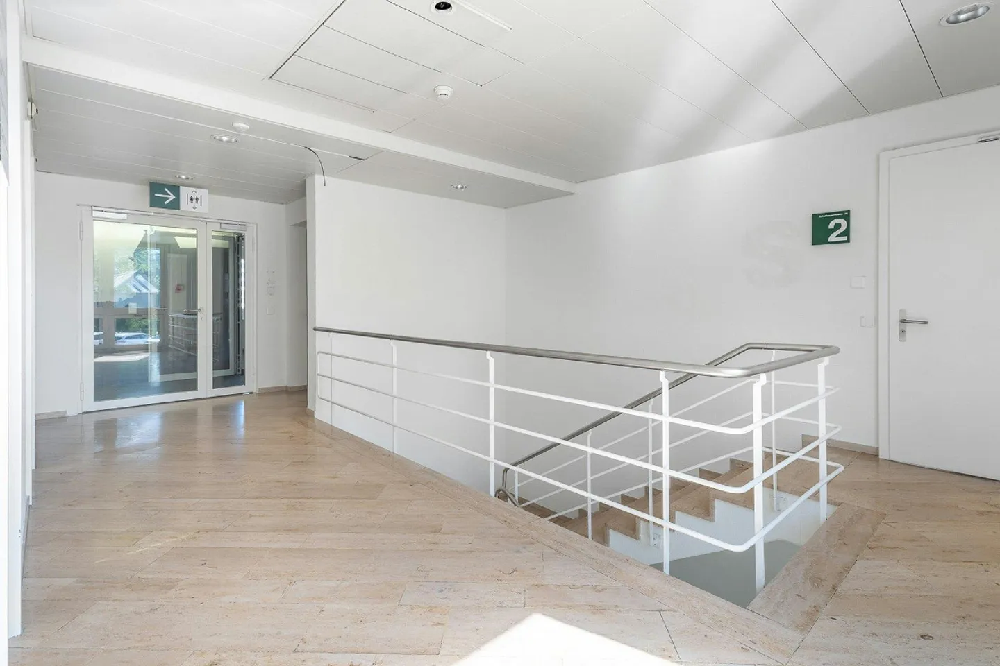 Ready-to-move-in, high-quality office spaces near the airport! - Photo 13 of 13