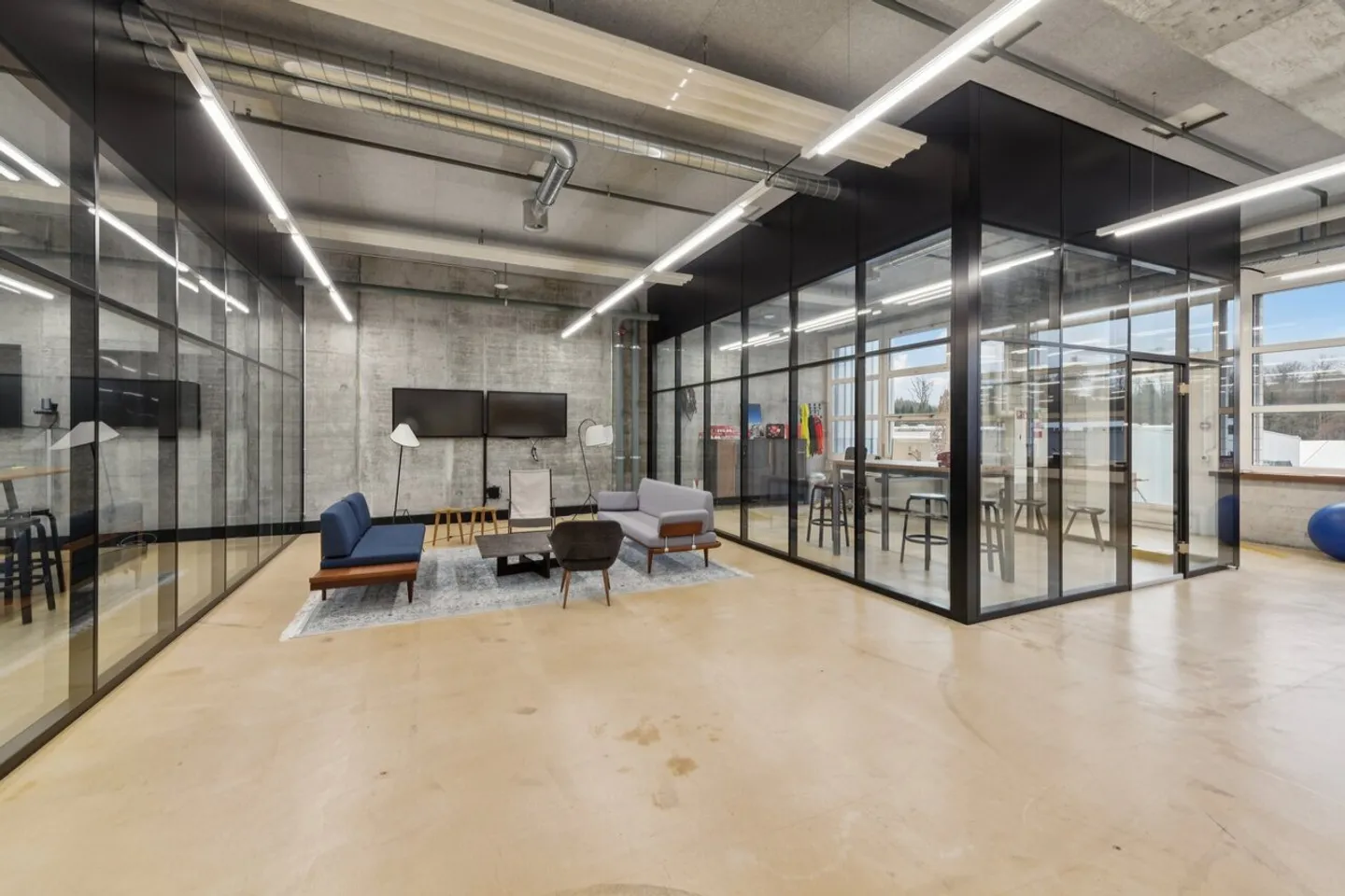 Vielseitige Gewerbeliegenschaft - Foto 1 von 14