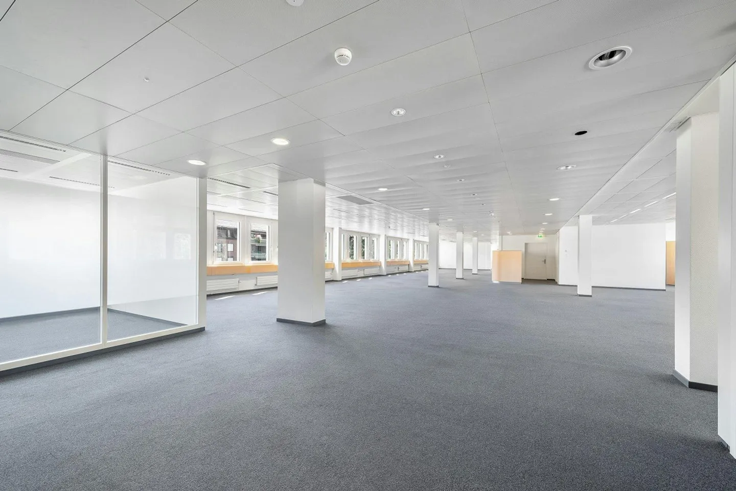 Ready-to-move-in, high-quality office spaces near the airport! - Photo 6 of 13