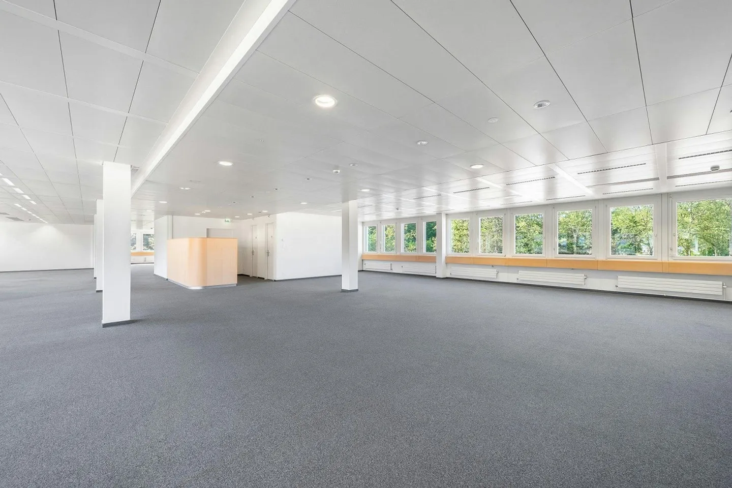 Ready-to-move-in, high-quality office spaces near the airport! - Photo 7 of 13