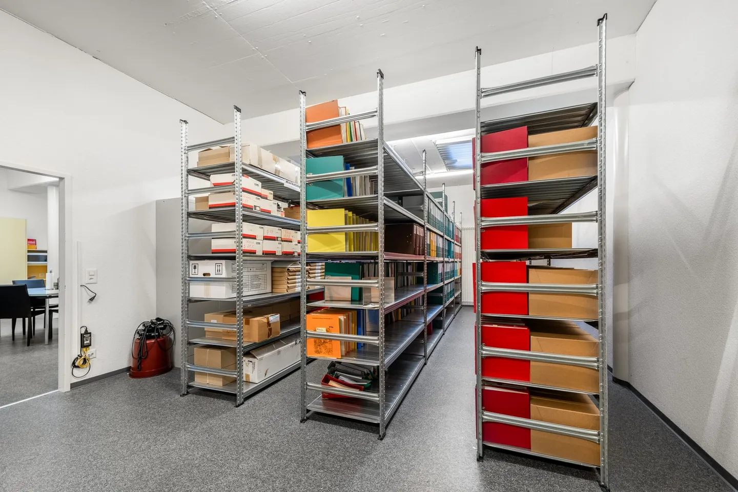 Mixed-use building for rent - Photo 6 of 10