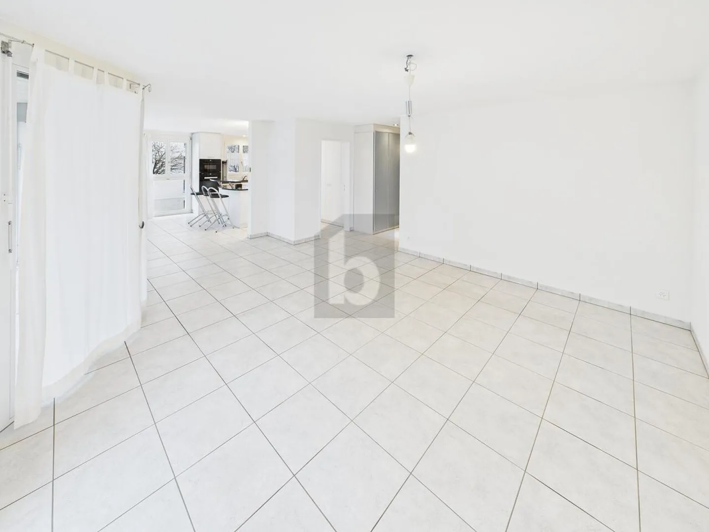 Geräumige Wohnung mit Balkon - Foto 2 von 6