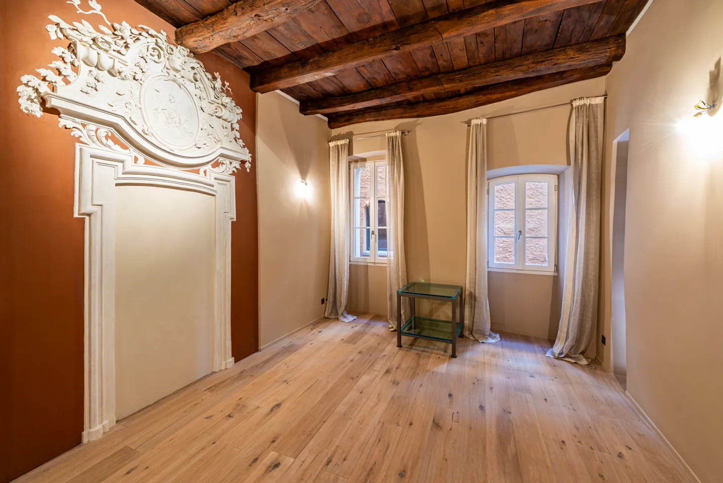 Historic Duplex Apartment - Photo 16 of 21