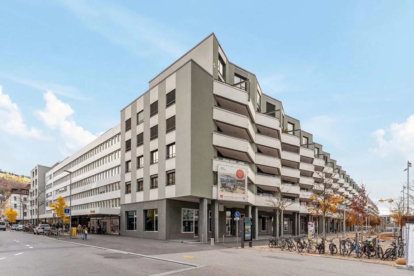Sull'Esplanade: Spazio ufficio con balcone e vista - Foto 1 di 10