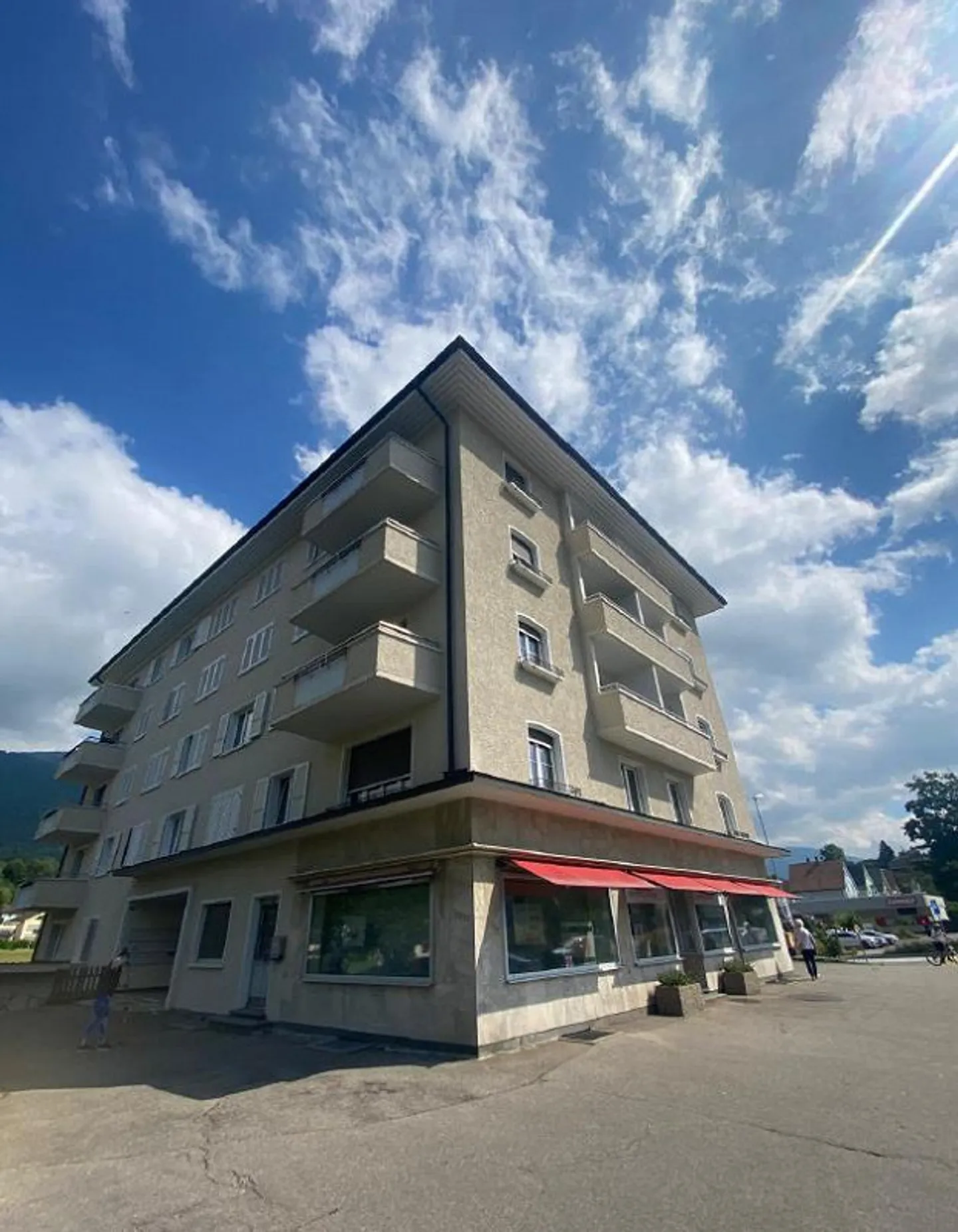 Modern 3.5-room apartment on the 3rd floor with two balconies - Photo 12 of 12