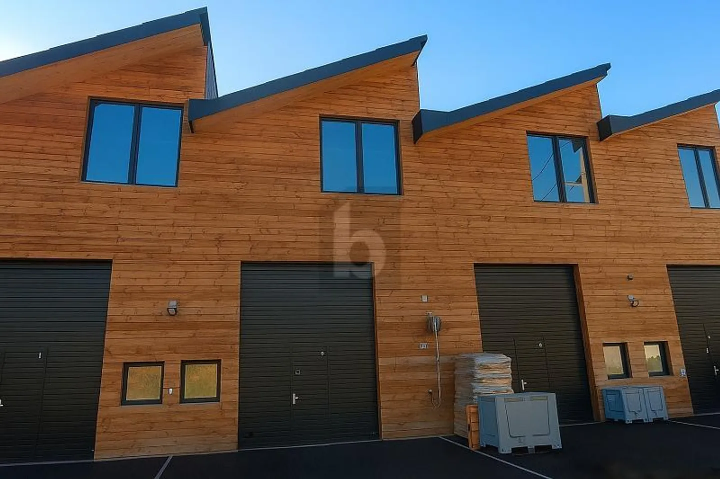 MODERN AND EQUIPPED INDUSTRIAL SPACE - Photo 1 of 6