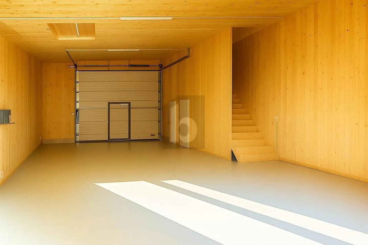 MODERN AND EQUIPPED INDUSTRIAL SPACE - Photo 2 of 6