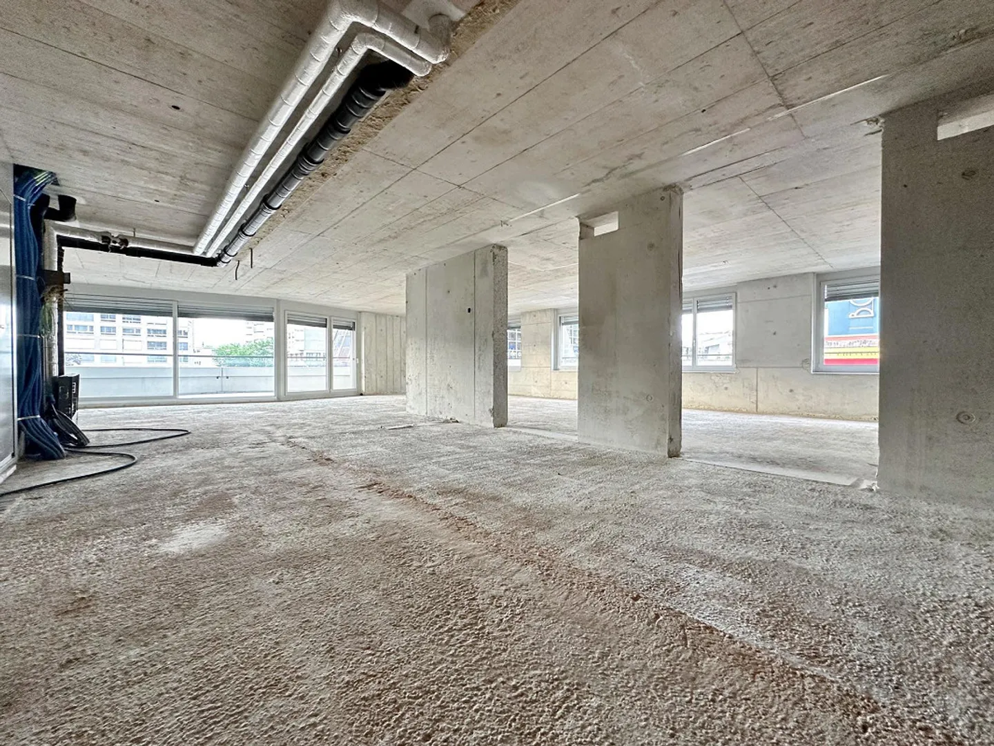 Sull'Esplanade: Spazio ufficio con balcone e vista - Foto 5 di 10