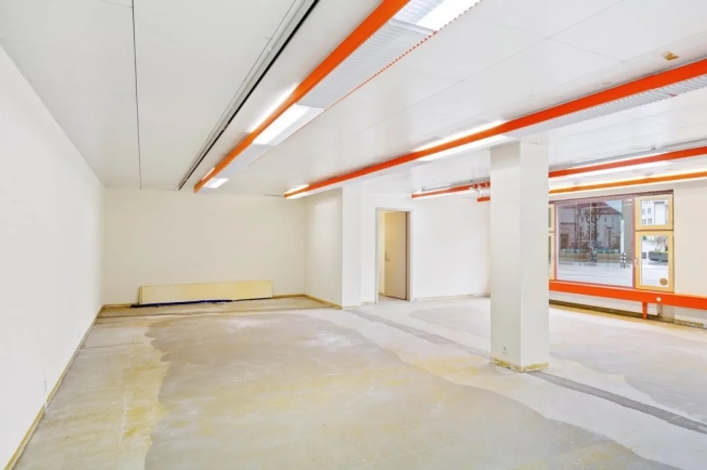 Versatile commercial space with shop window front in a good location - Photo 1 of 7