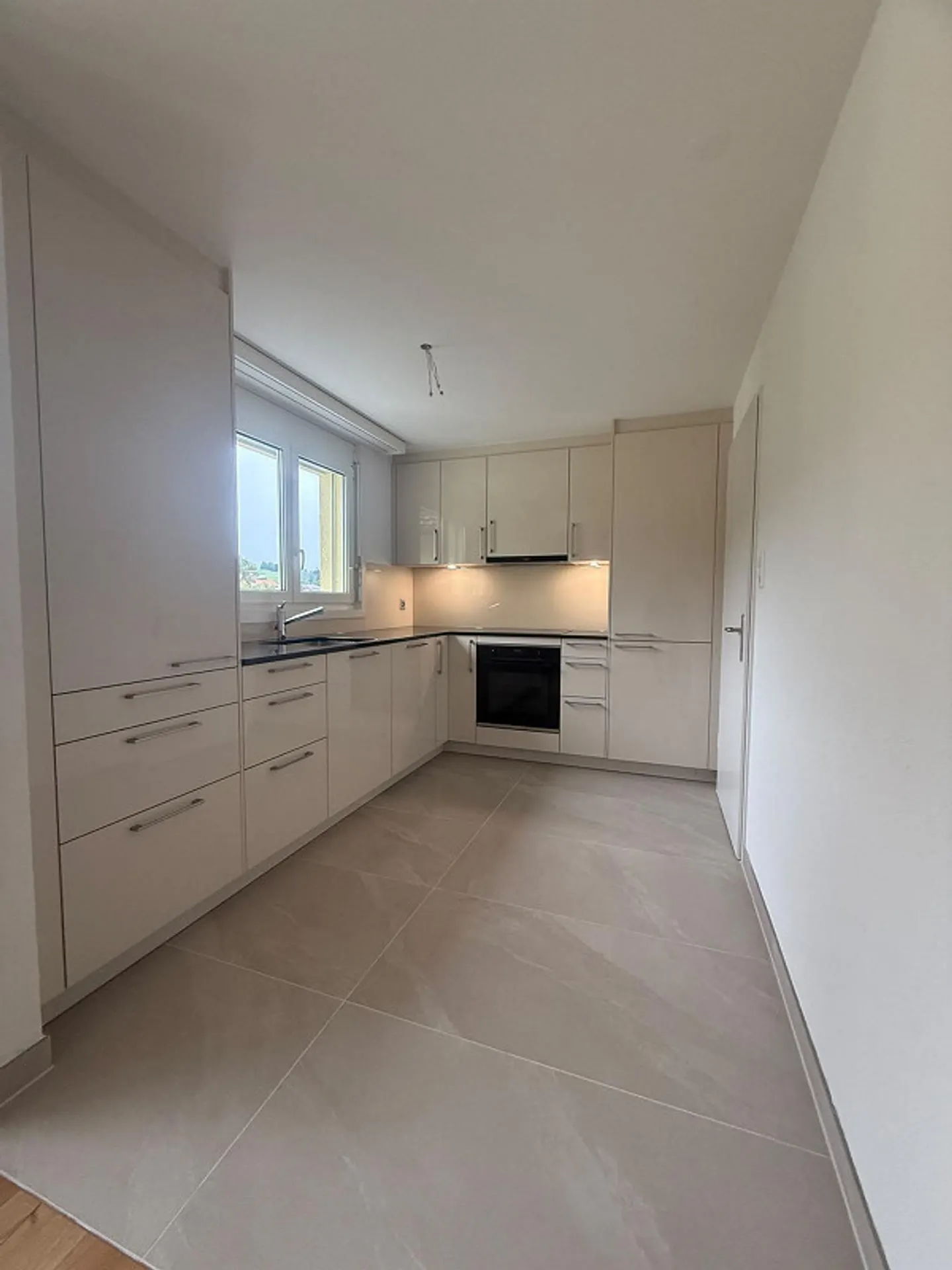 Modernes 3.5-Zimmer-Apartment - Foto 1 von 8