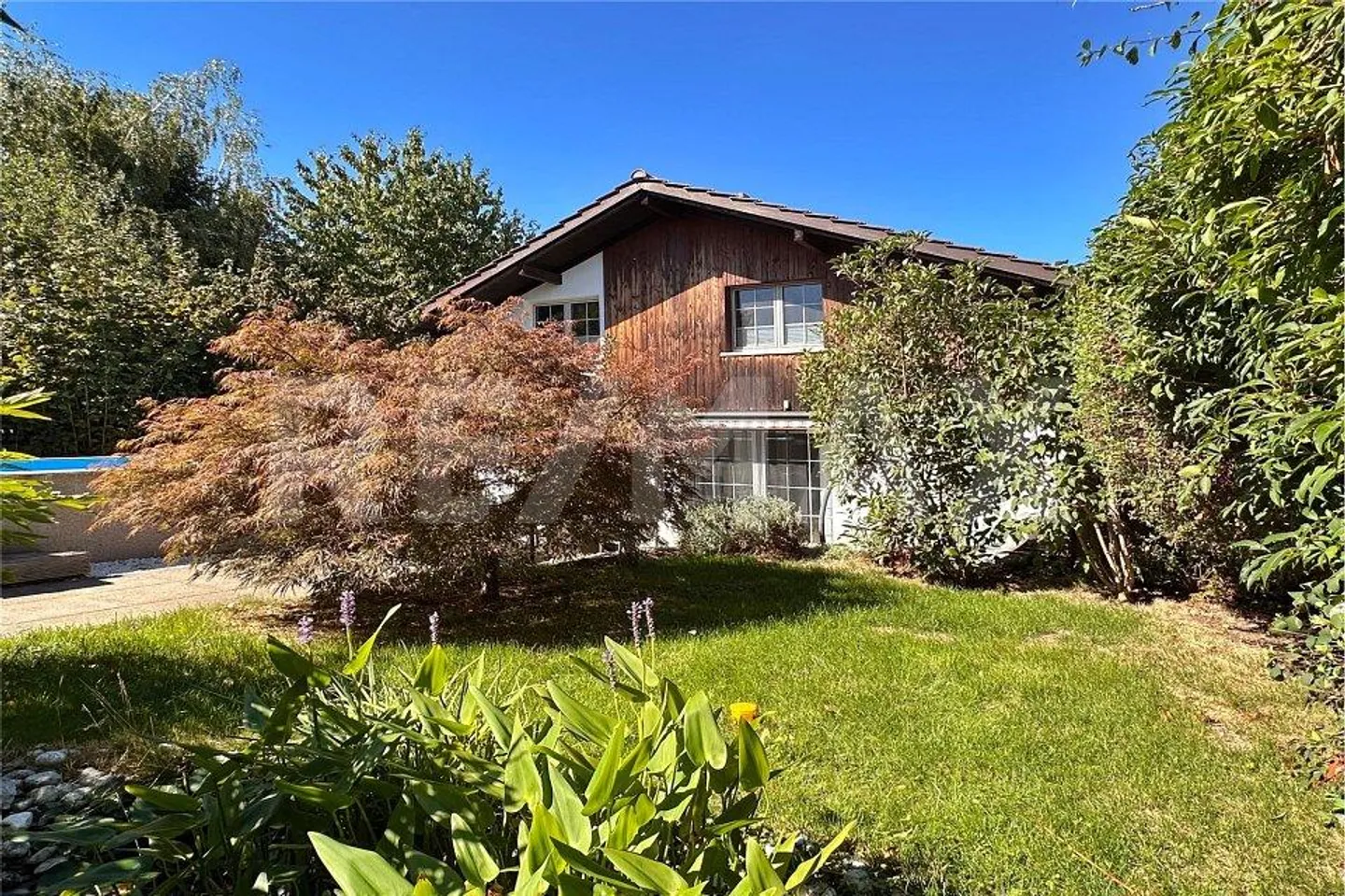 Une maison avec du caractère et une ambiance de vie particulière - Photo 1 sur 13