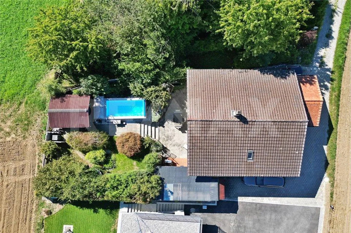 Une maison avec du caractère et une ambiance de vie particulière - Photo 12 sur 13