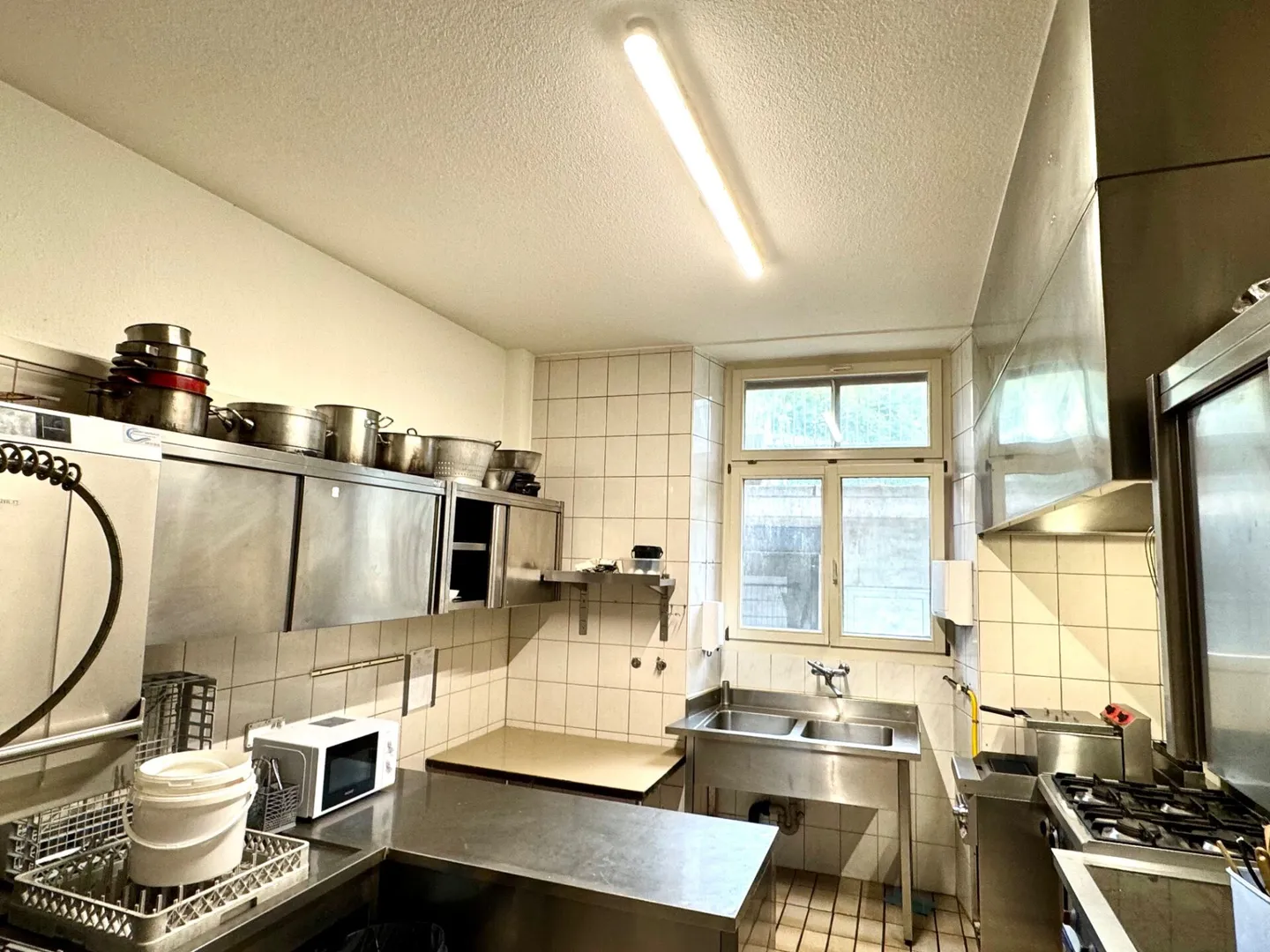 Hôtel et dépendances à vendre - Photo 5 sur 33