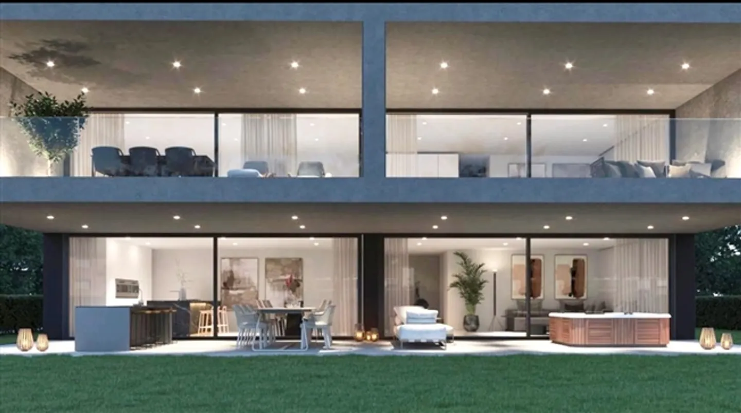 New high-rise apartment with covered terrace and large garden - Photo 1 of 4