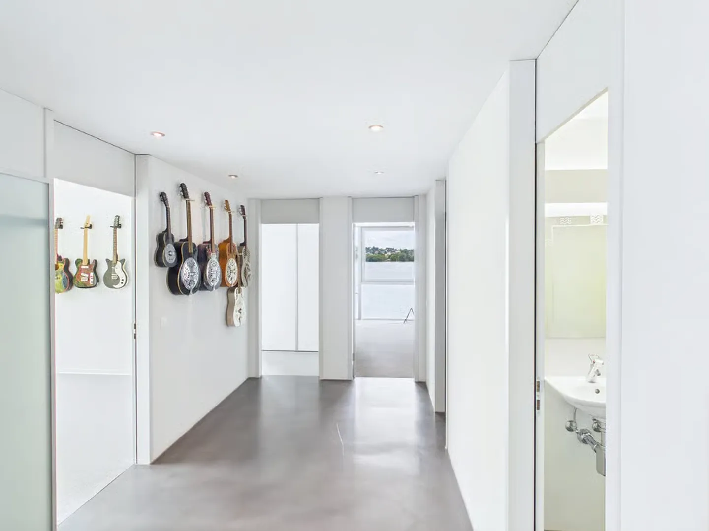 Appartement en triplex exclusif avec accès direct au lac et place de bateau privée - Photo 5 sur 13