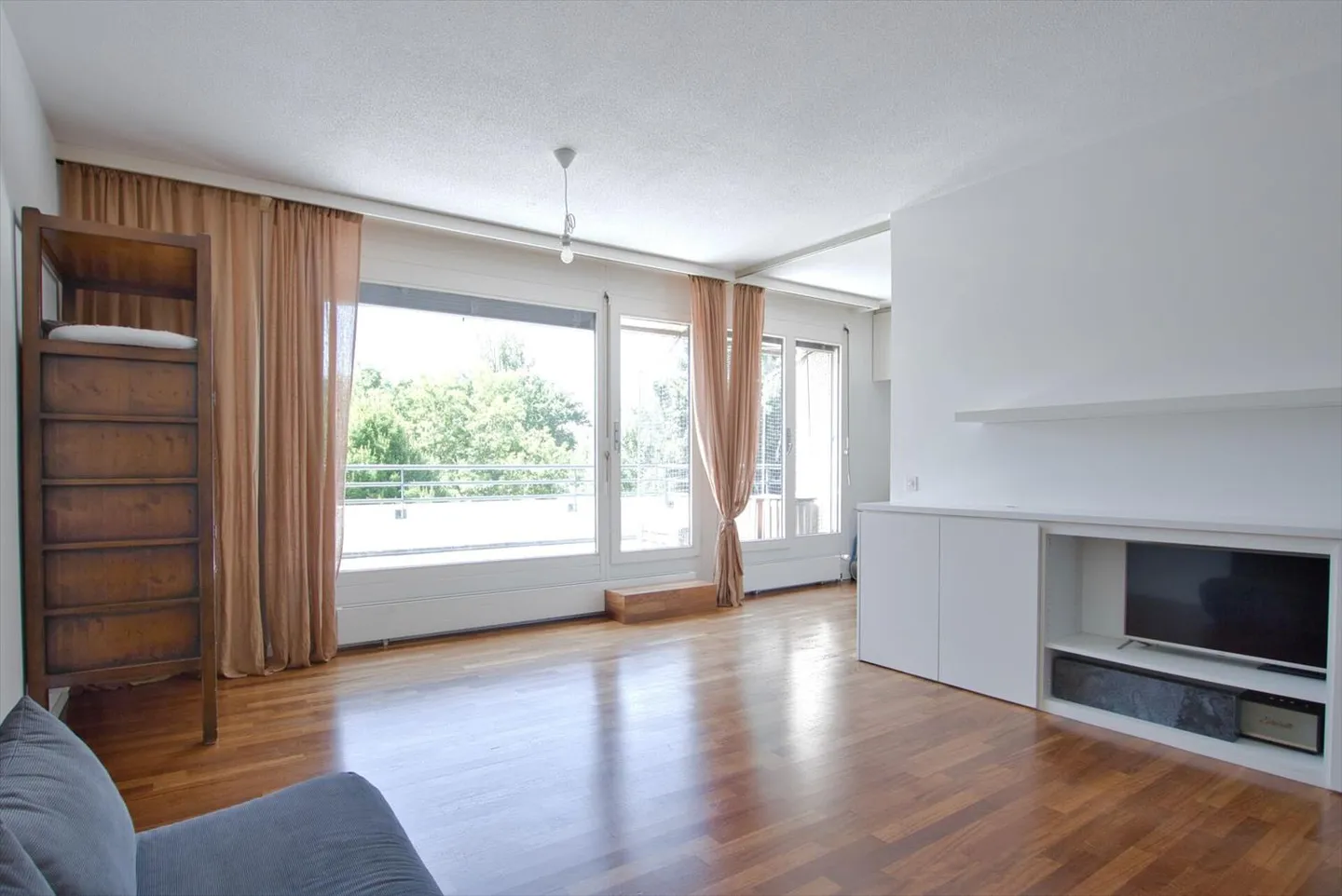 CASATAX: luminoso appartamento di 3 stanze con terrazze - Foto 1 di 11
