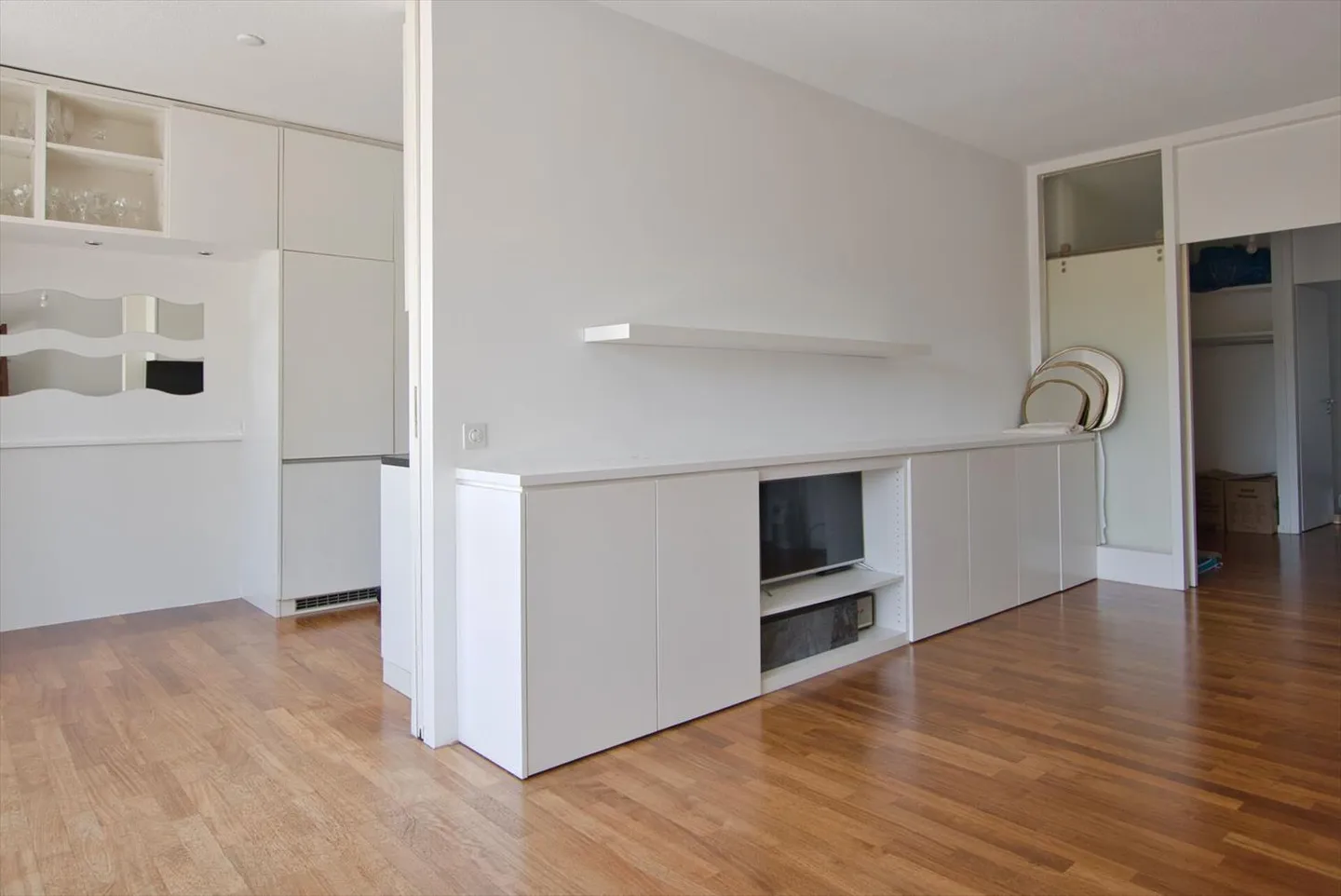 CASATAX: luminoso appartamento di 3 stanze con terrazze - Foto 3 di 11