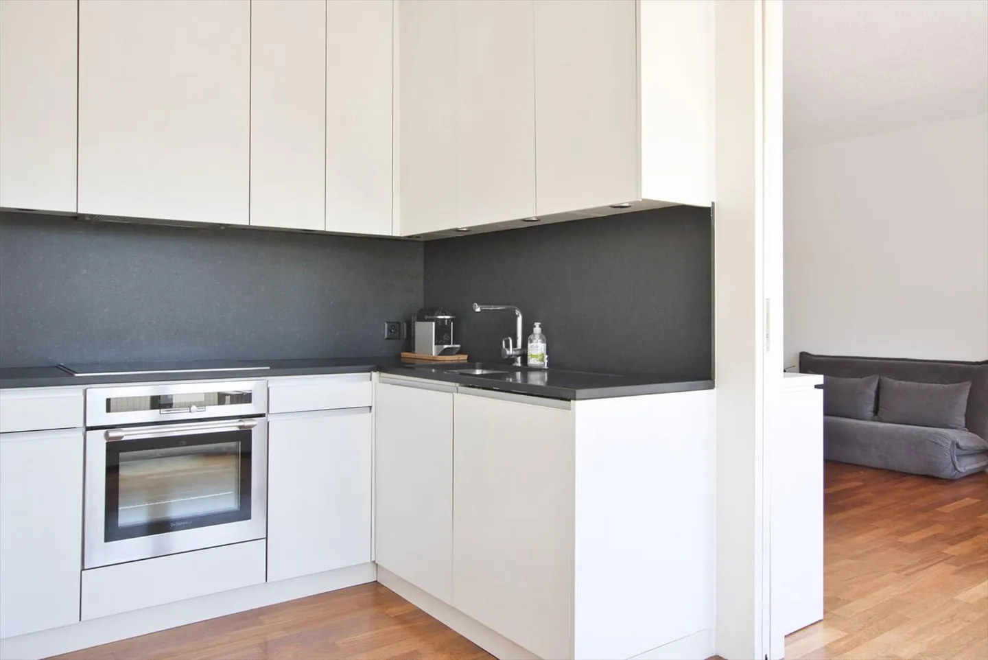 CASATAX: luminoso appartamento di 3 stanze con terrazze - Foto 4 di 11