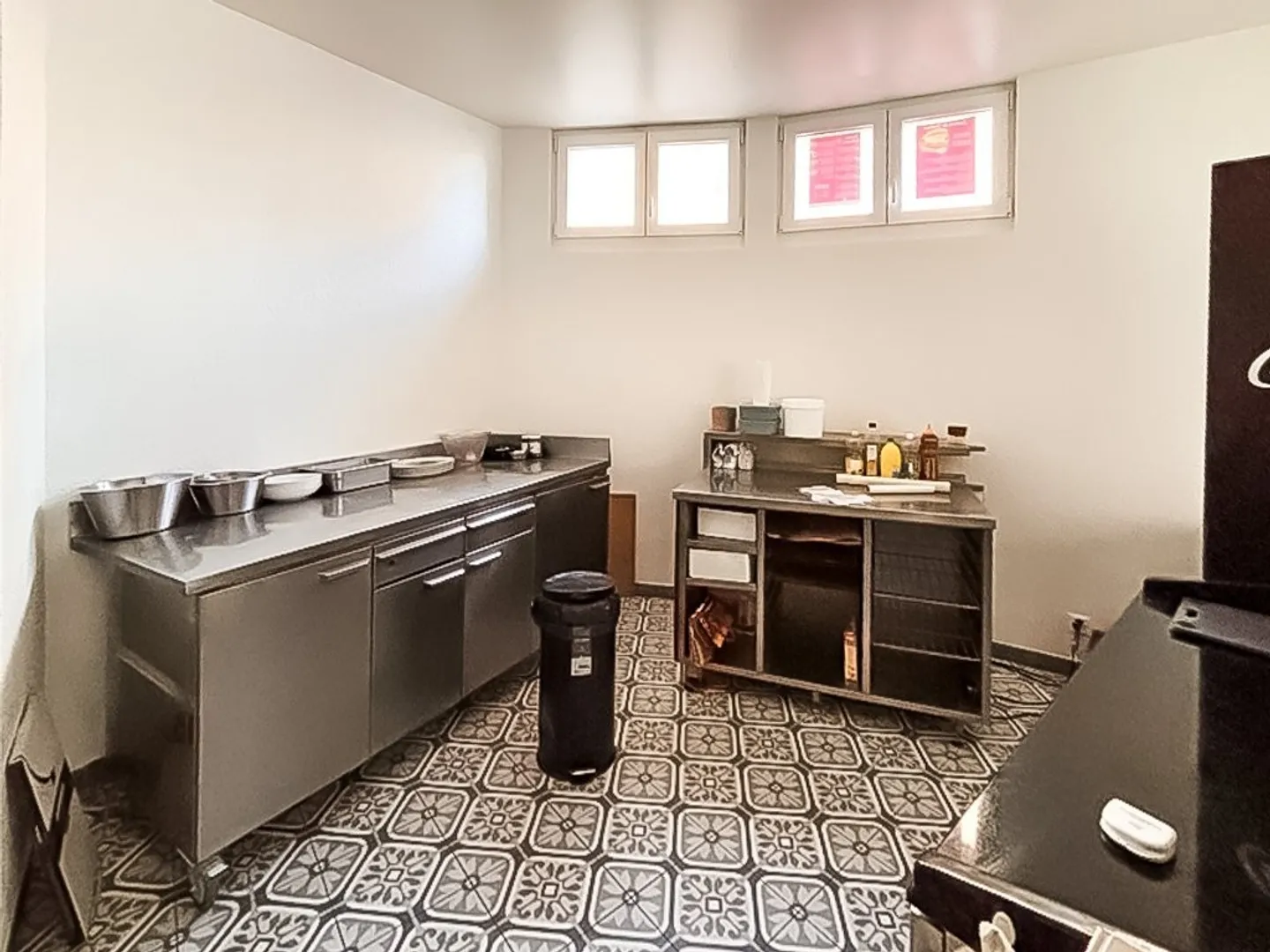 COMMERCIAL SPACE FOR A RESTAURANT OR SNACK/BAR - Photo 8 of 9