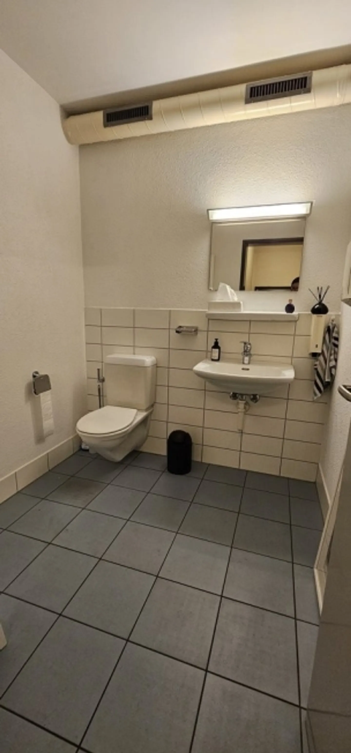 Proprietà commerciale attraente in una posizione centrale - Foto 2 di 4