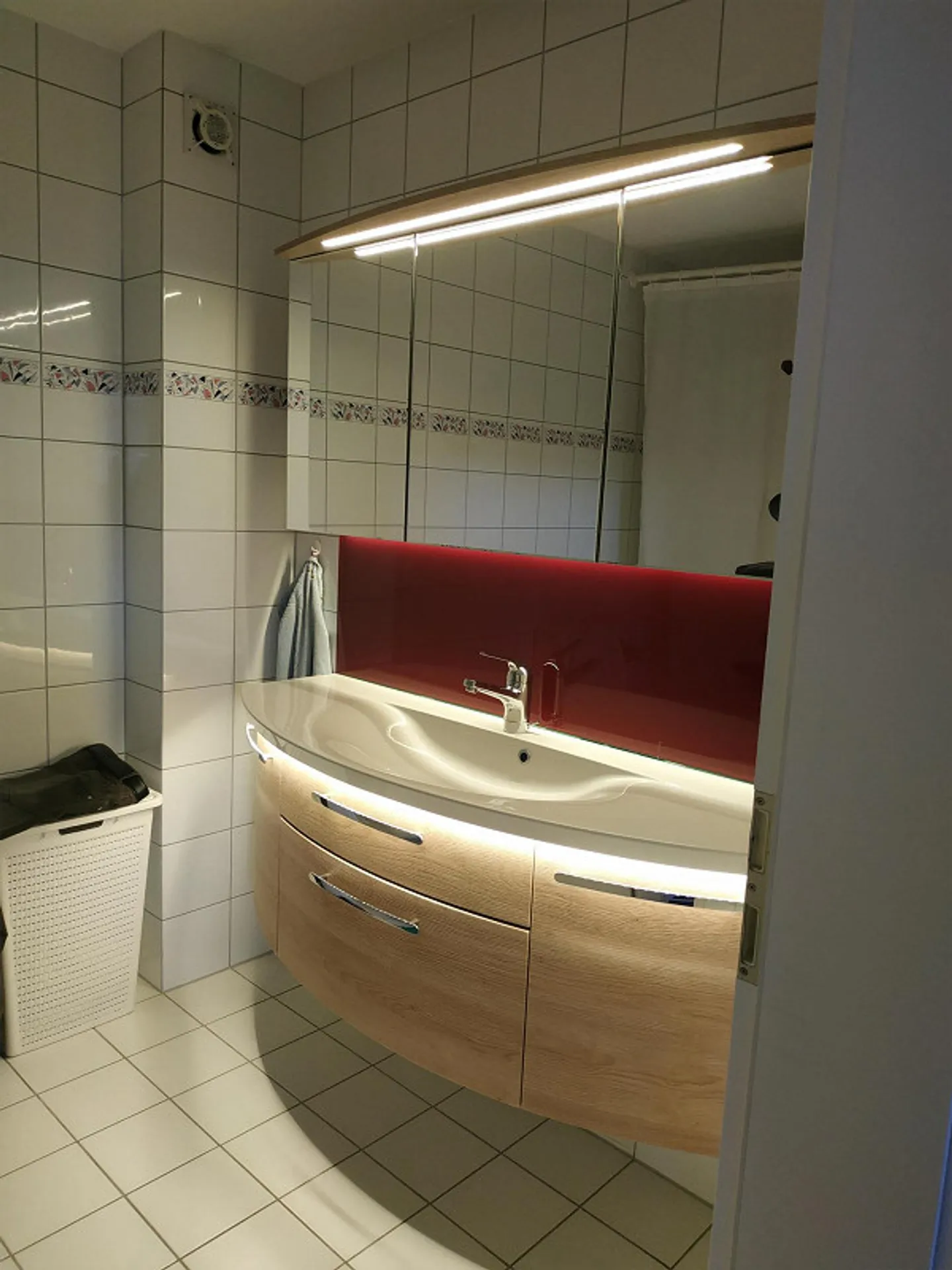 Maison de 5,5 pièces dans un emplacement calme avec une belle vue sur le lac - Photo 4 sur 6