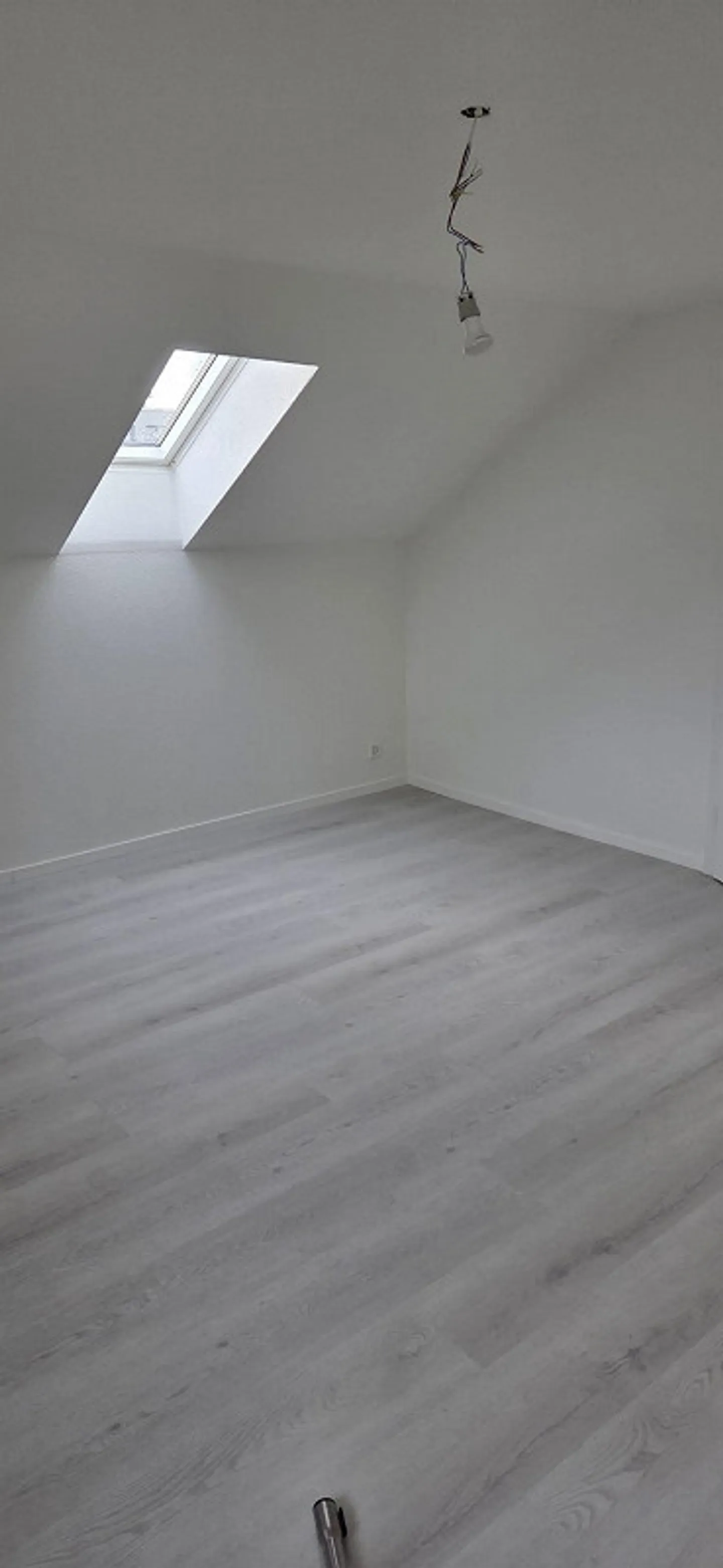 Completely renovated 3-room apartment with large balcony - Photo 10 of 13