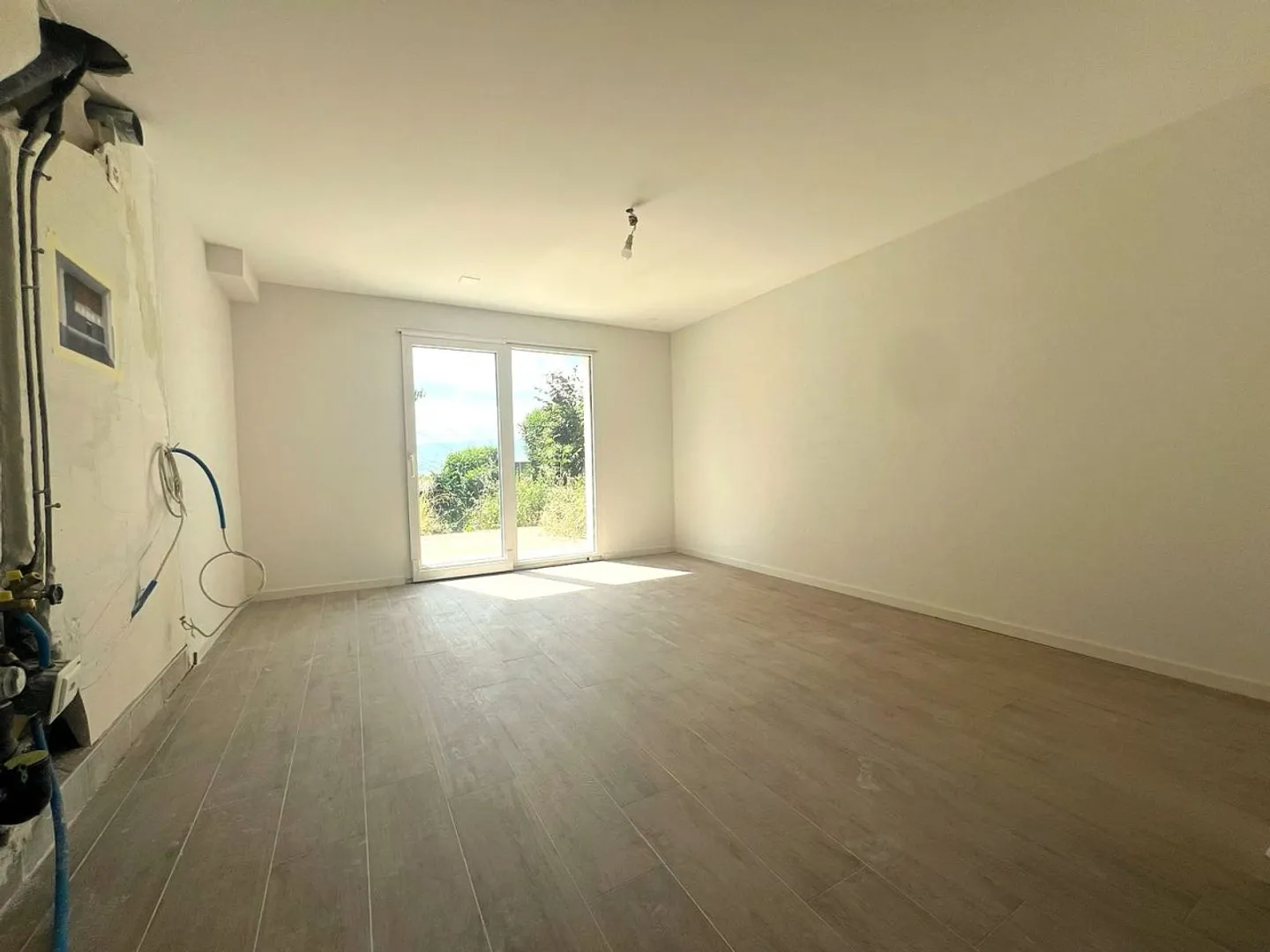 Wunderschöner Triplex / 3 Schlafzimmer / 2 Badezimmer / Balkon / Privater Garten - Foto 4 von 9