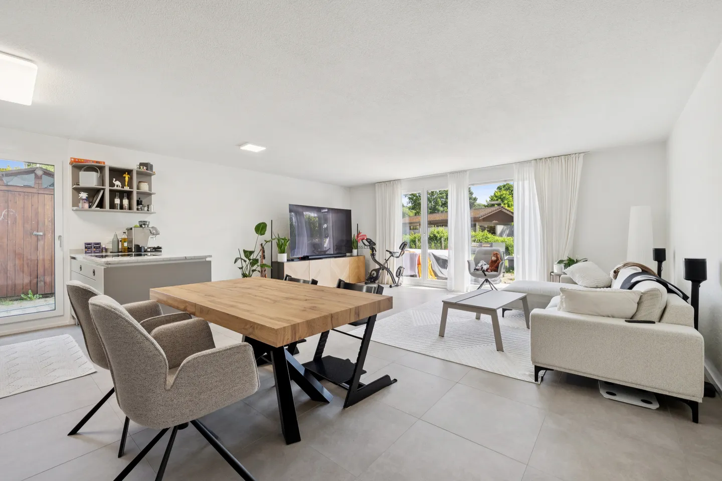 Viel Platz, moderne Ausstattung und mit Gartenparadies - Foto 3 von 13