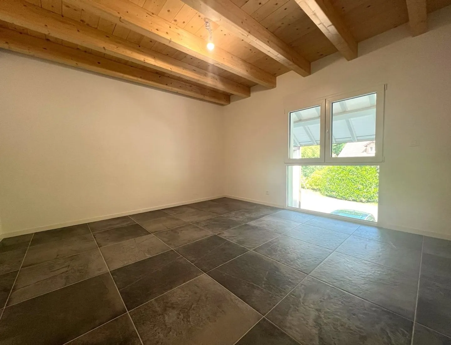 Wunderschöner Triplex / 3 Schlafzimmer / 2 Badezimmer / Balkon / Privater Garten - Foto 3 von 9