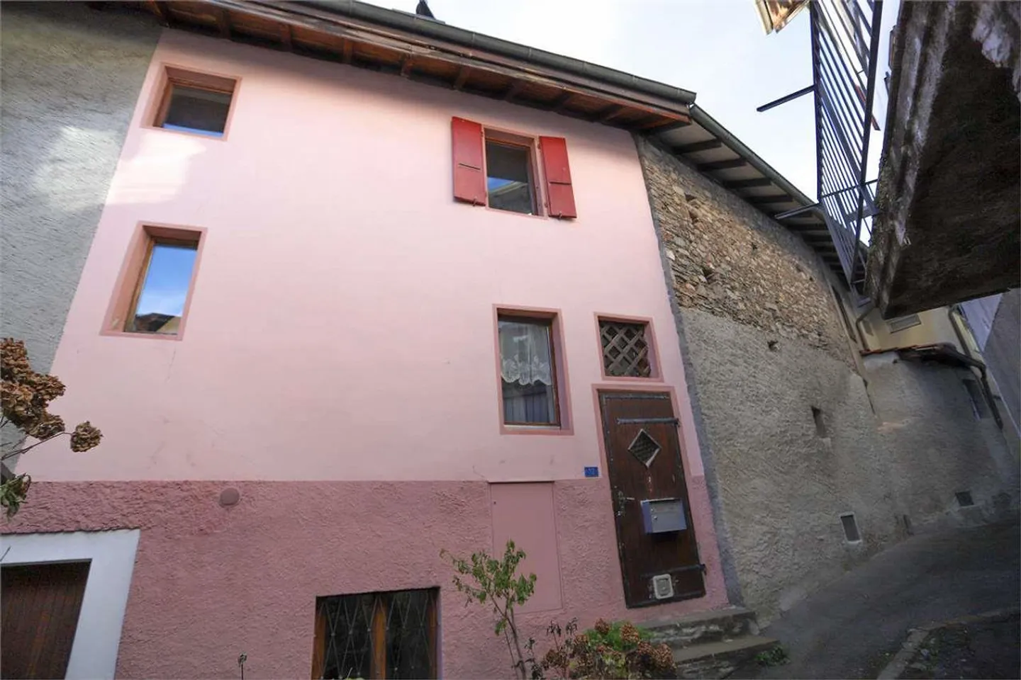 Casa di nucleo 4.5 locali nel cuore di Novaggio - Foto 1 di 10