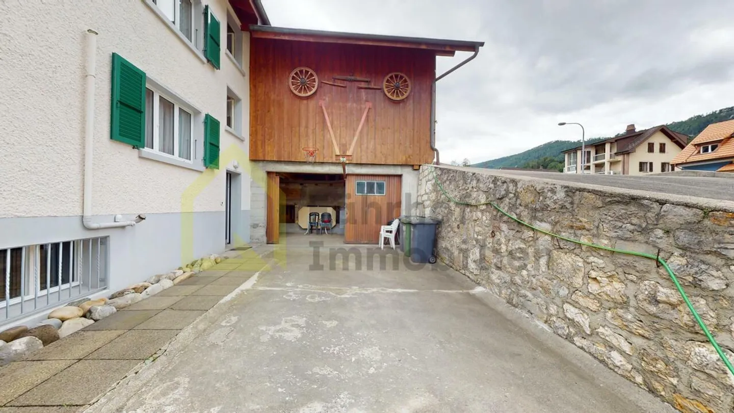 Edificio residenziale con annessi e 4.800 m2 di terreno - Foto 6 di 16