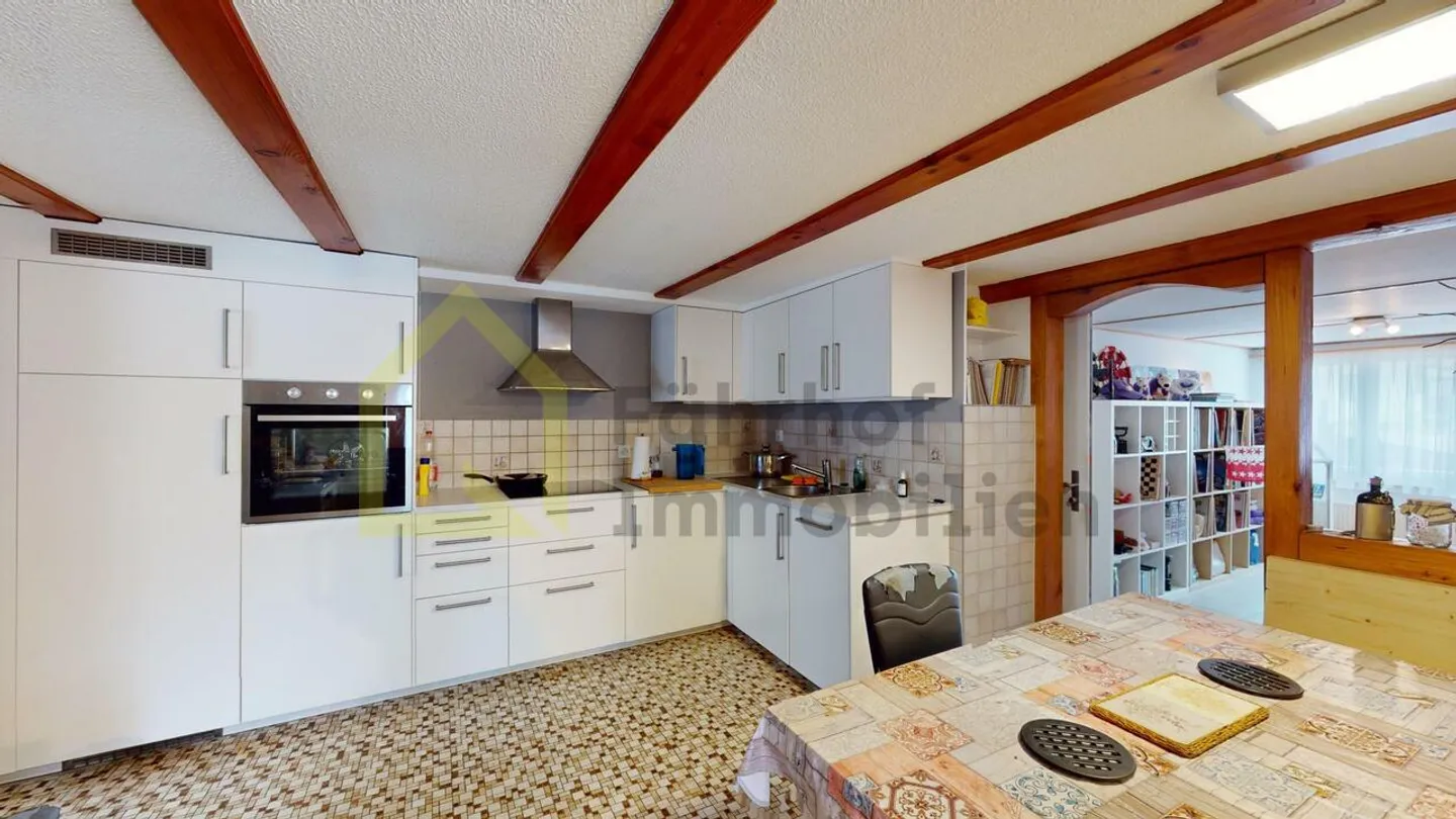 Edificio residenziale con annessi e 4.800 m2 di terreno - Foto 7 di 16