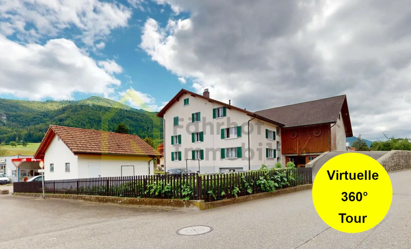 Wohnhaus mit Oekonomiegebäuden und 4'800 m2 Land - Foto 1 von 15