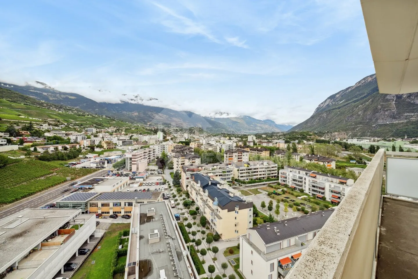 NAHE DEM STADTZENTRUM MIT AUSGEZEICHNETER AUSSICHT - Foto 7 von 10