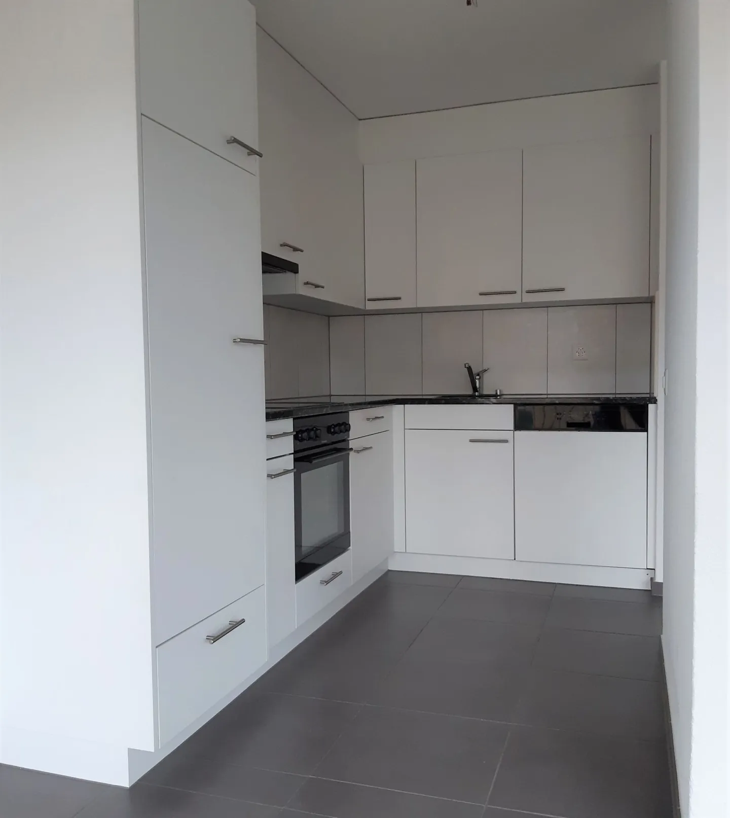 Bright 3.5 Room Apartment on the 1st Floor - Photo 2 of 14