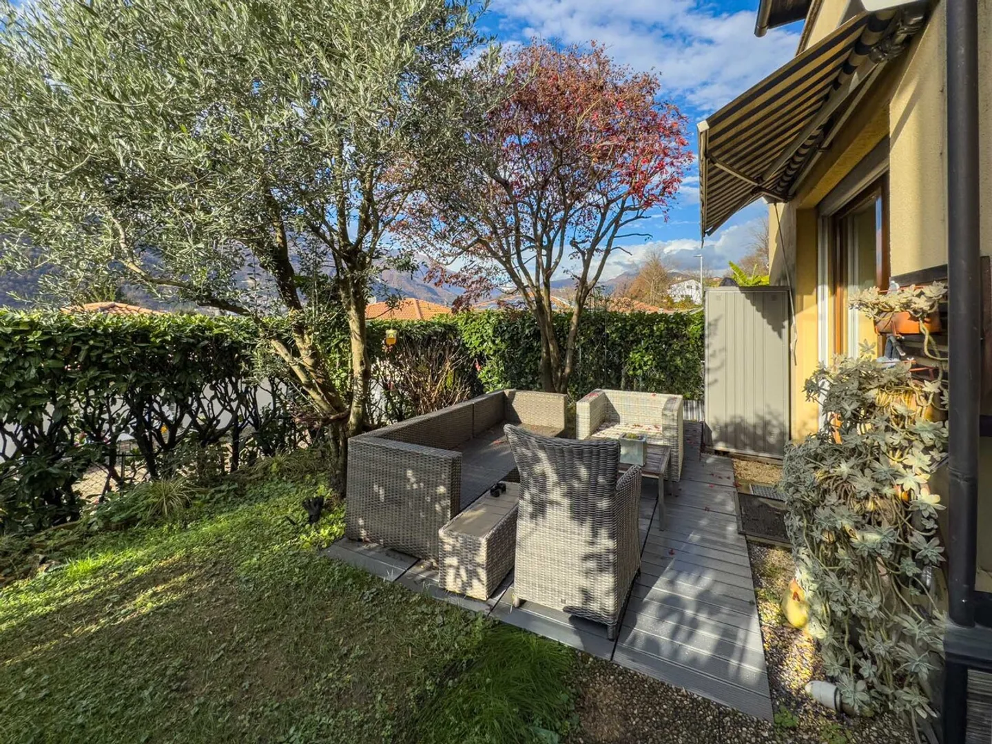 Row house for sale - Photo 7 of 11