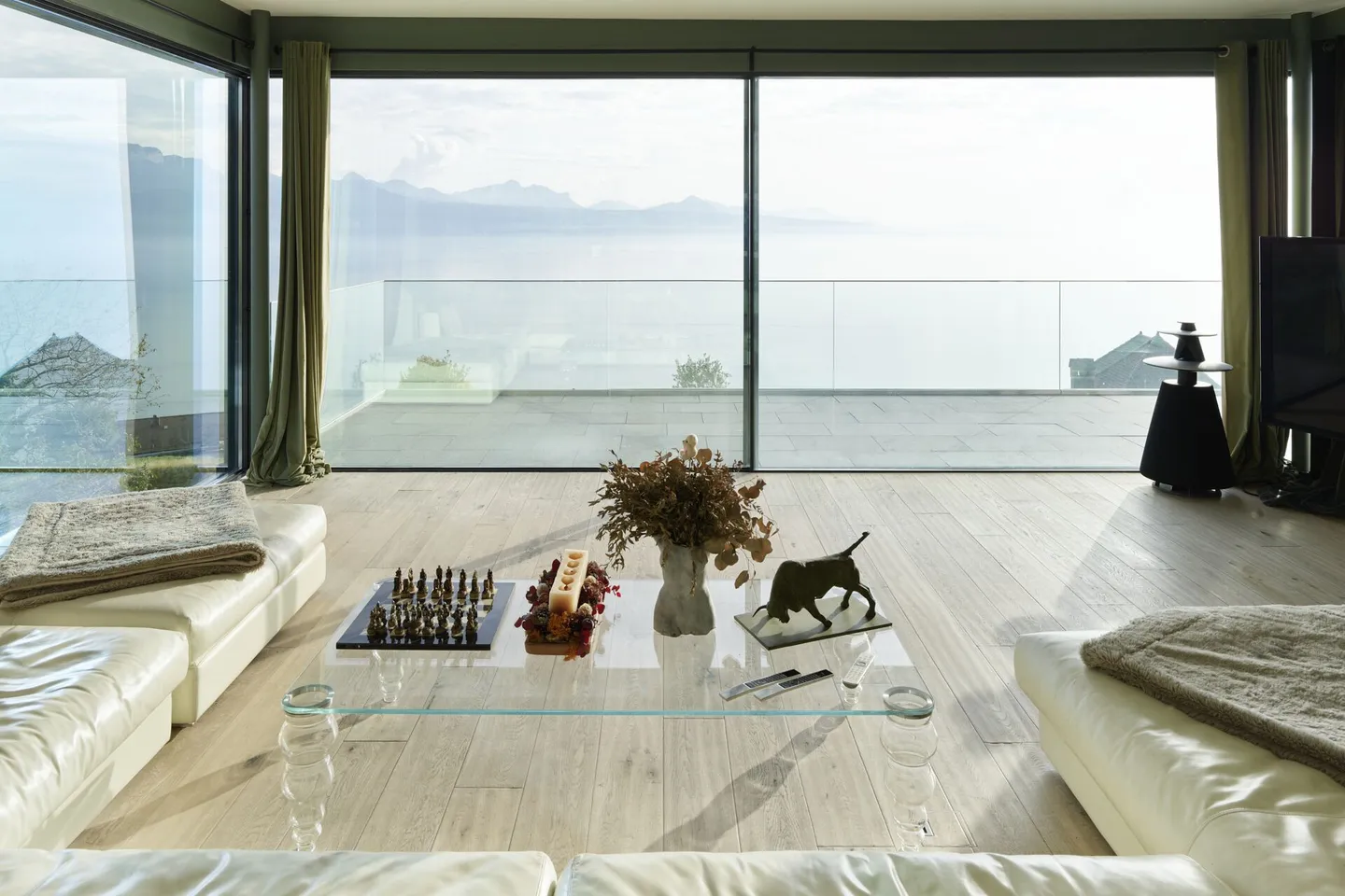 Magnifica proprietà con vista sul lago e sulle montagne - Foto 1 di 11