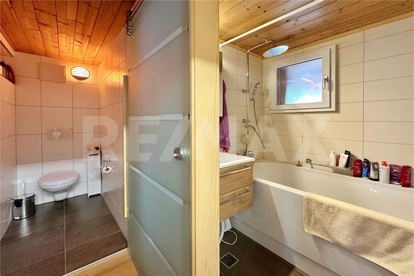 Vivere con carattere - Affascinante maisonette di 5,5 stanze in stile Simmental + studio - Foto 9 di 13