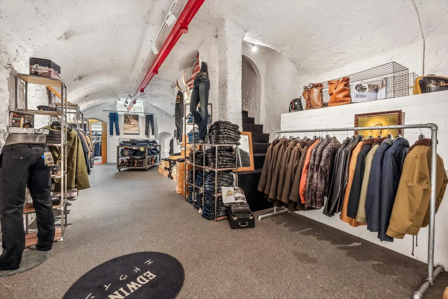 Attrazione spazio commerciale e negozio in posizione centrale - 430m2 - Foto 7 di 12