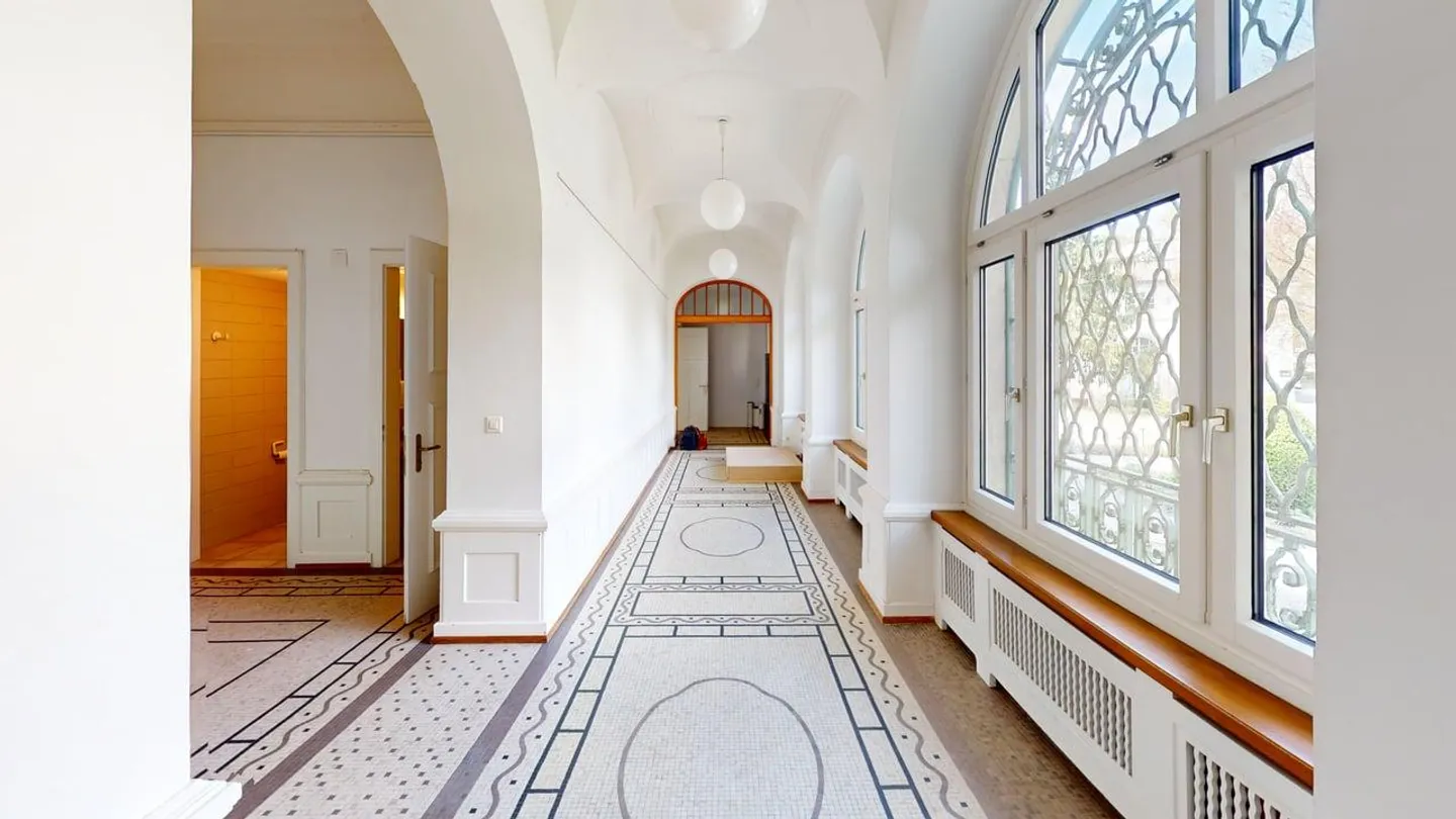 Spazio multifunzionale in una vecchia villa di fabbricante chiamata Giardino Wing - Foto 1 di 7