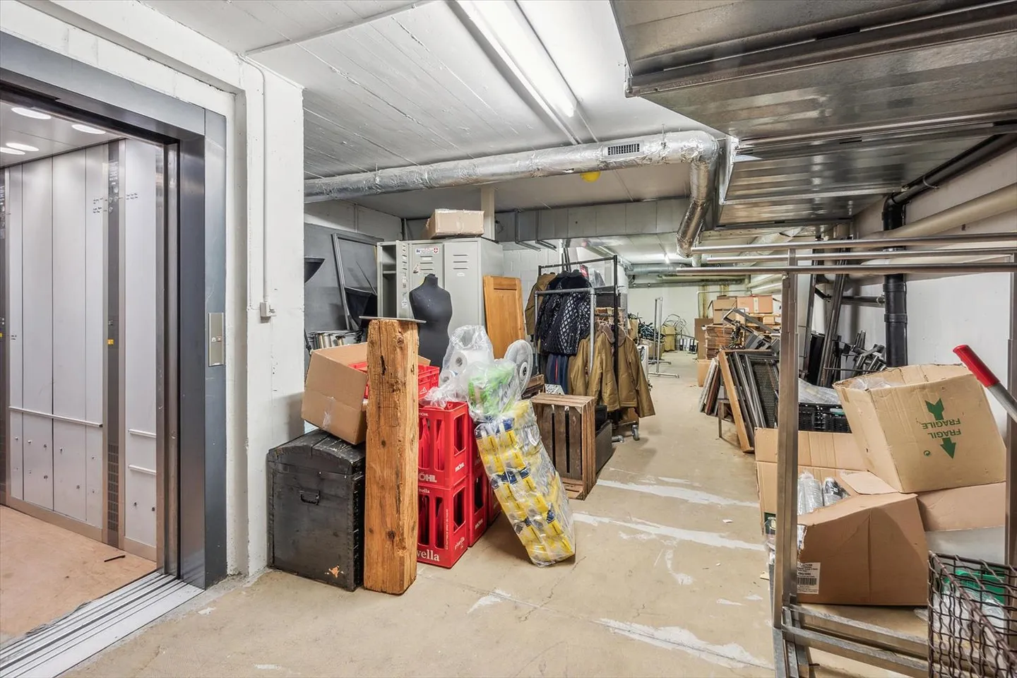 Attrazione spazio commerciale e negozio in posizione centrale - 430m2 - Foto 10 di 12