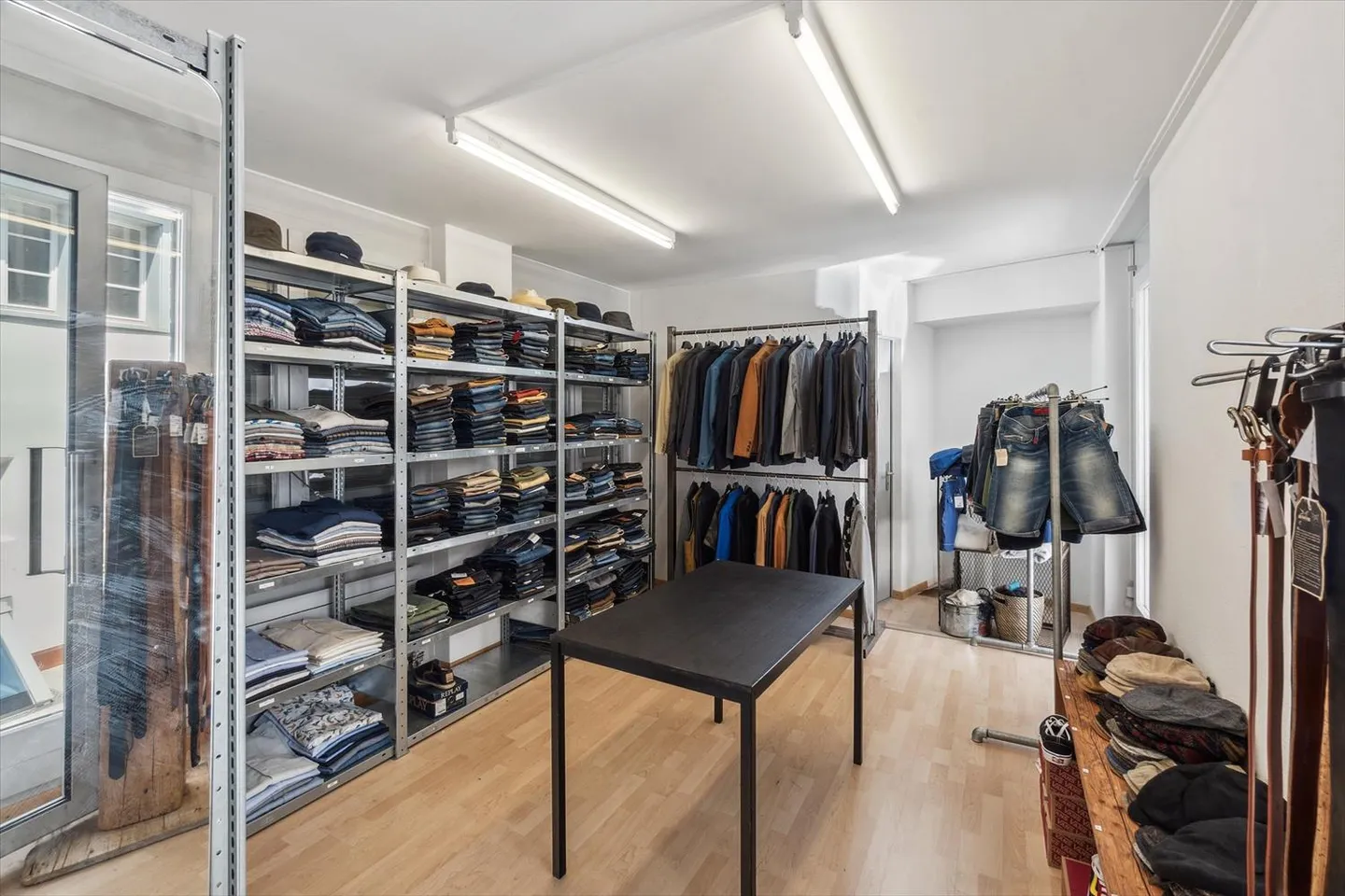 Attrazione spazio commerciale e negozio in posizione centrale - 430m2 - Foto 11 di 12