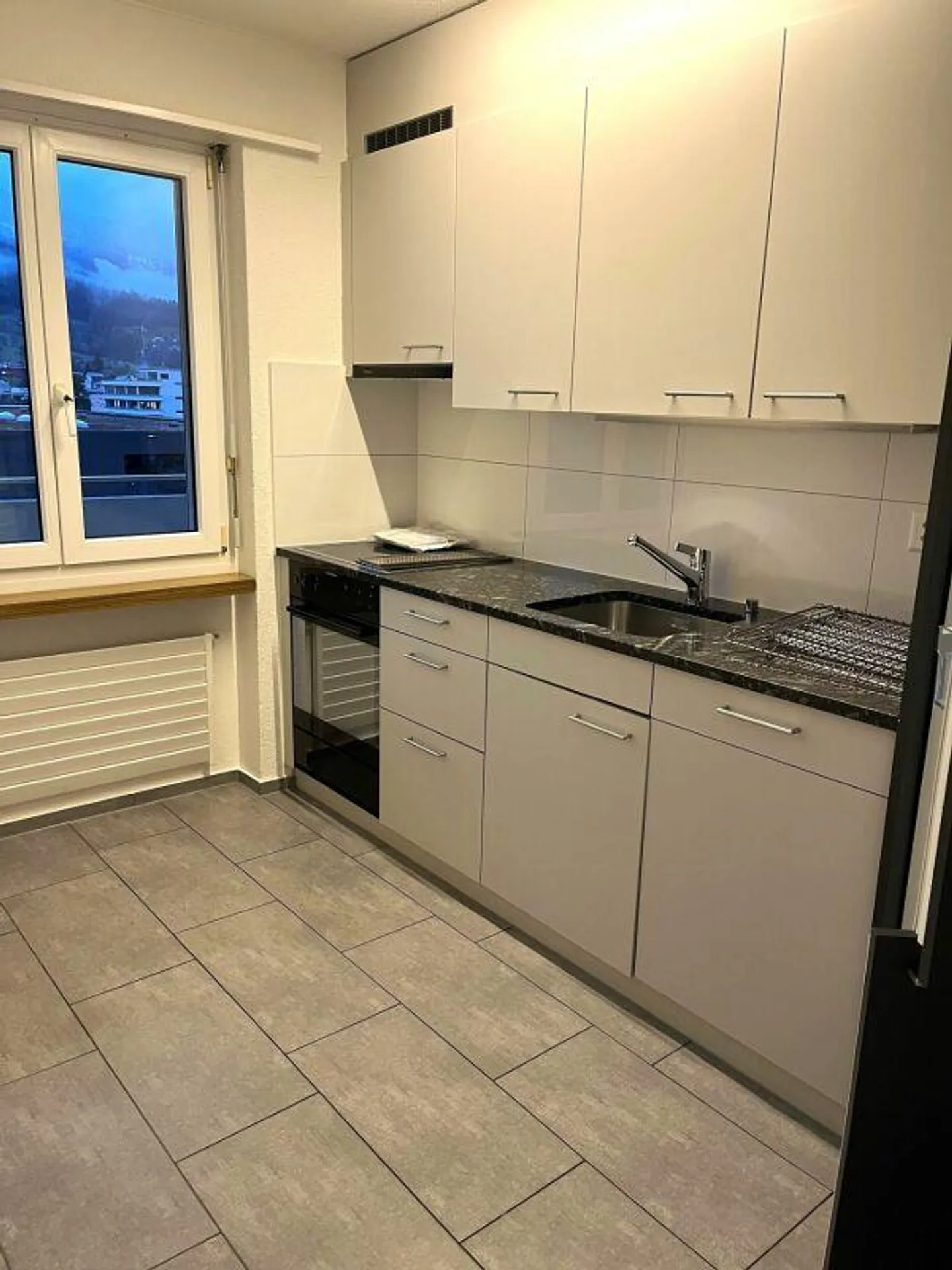 Vous souhaitez décompresser après une dure journée de travail ? Alors cet appartement est parfait pour vous ! - Photo 2 sur 9