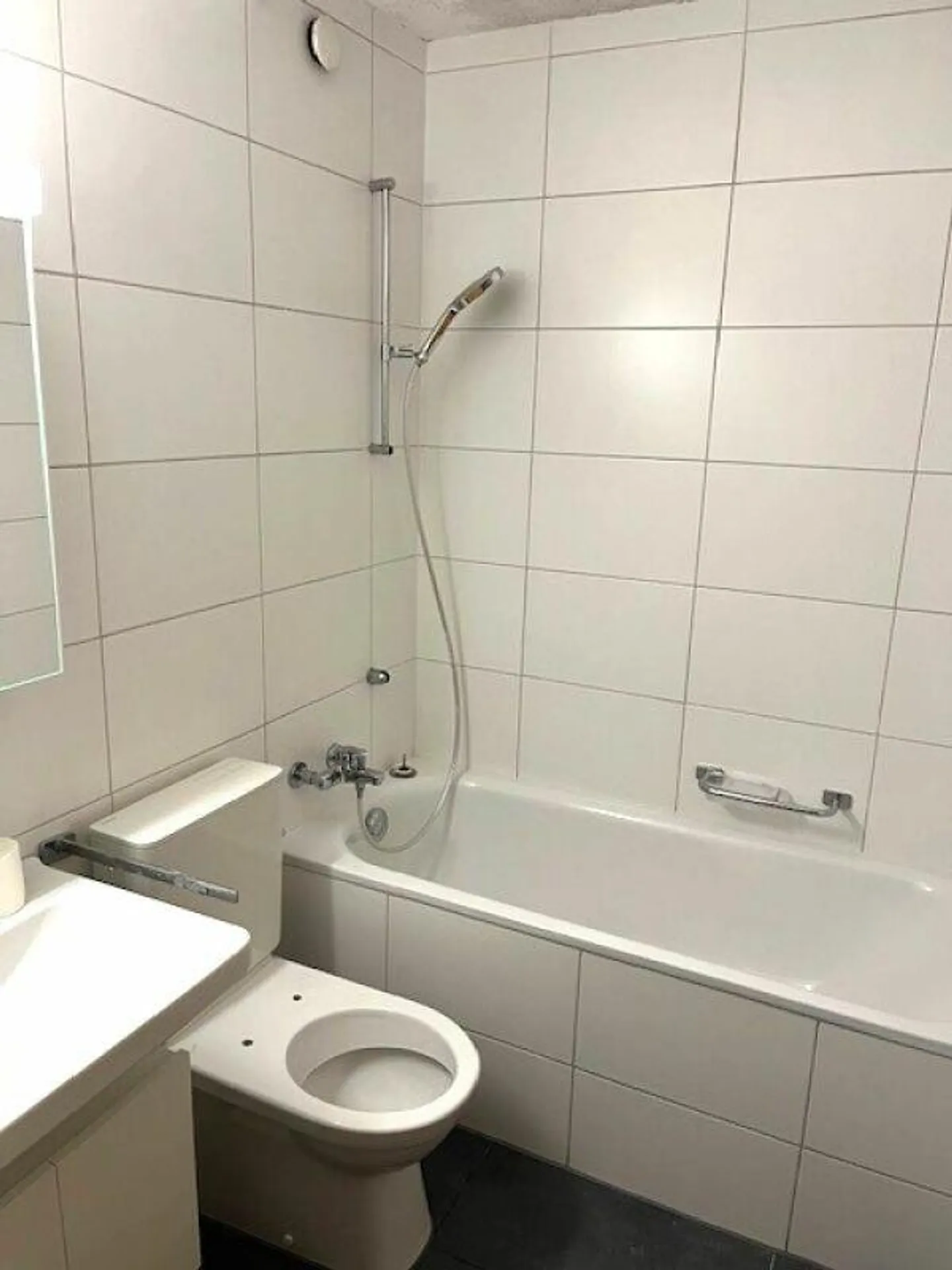 Vous souhaitez décompresser après une dure journée de travail ? Alors cet appartement est parfait pour vous ! - Photo 4 sur 9