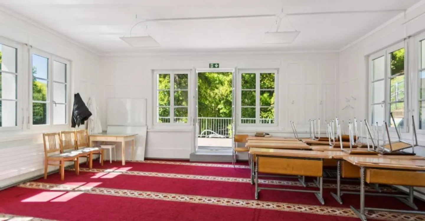 Edificio con alto potenziale di trasformazione a Locle - Foto 4 di 9
