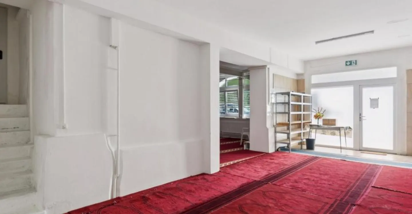 Edificio con alto potenziale di trasformazione a Locle - Foto 5 di 9