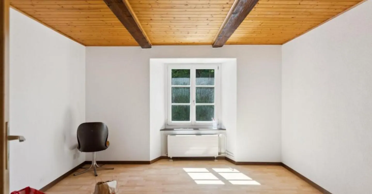 Edificio con alto potenziale di trasformazione a Locle - Foto 6 di 9