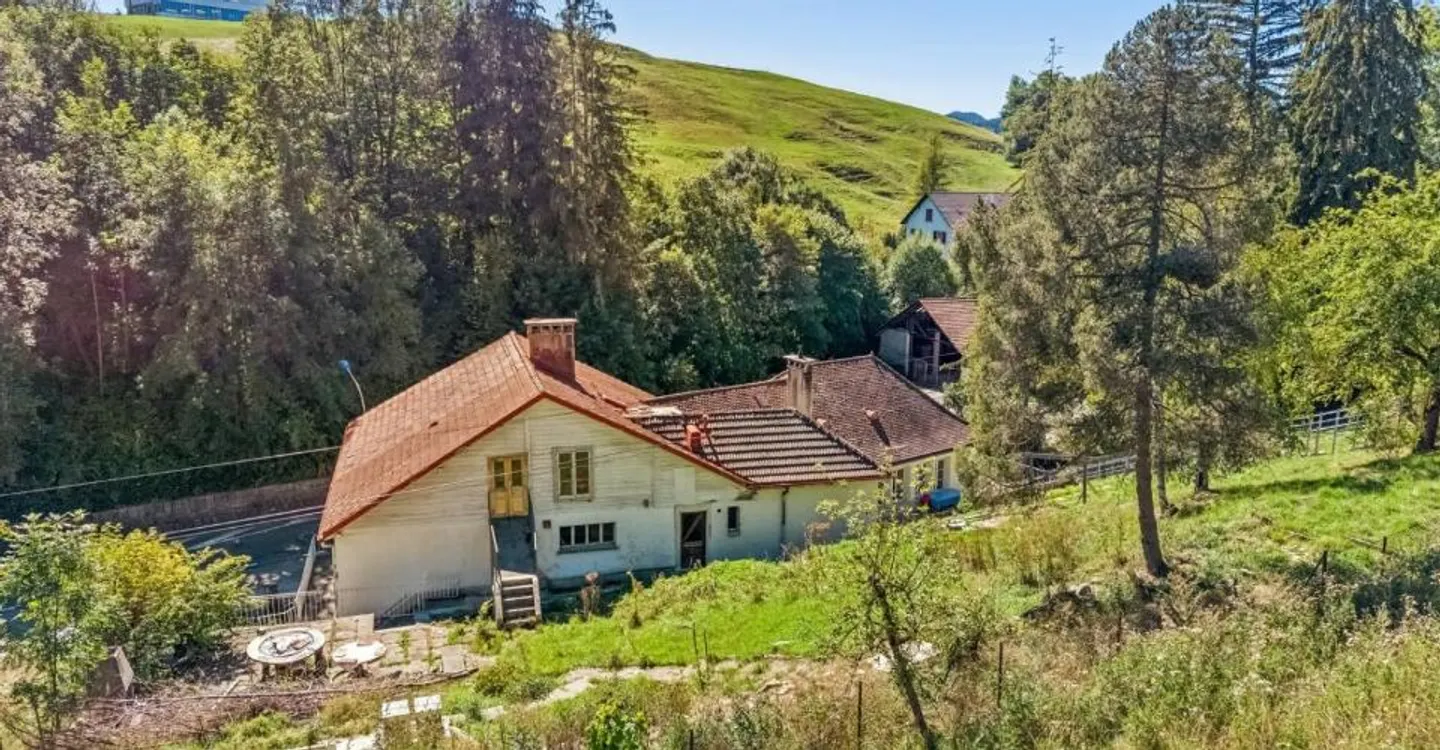 Edificio con alto potenziale di trasformazione a Locle - Foto 9 di 9